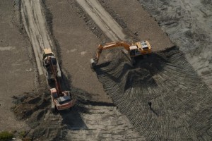 Excavation à sec et construction des digues
